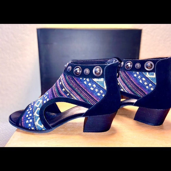 NIB-Very Volatile Western Leather Cutout Sandals - Picture 2 of 16